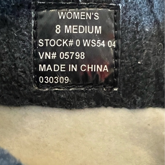 L.L. Bean black quilted gore-tex lined winter zip up boots - Picture 8 of 8